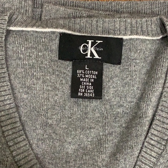 Calvin Klein V-Neck Sweater. - Picture 3 of 6